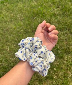 Floral Bliss Scrunchie💐✨