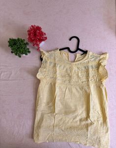 🌼Yellow Schiffli Top – Size Small 🌼