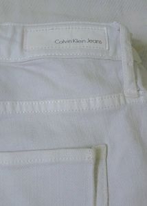 CK WHITE MOM FIT PANT