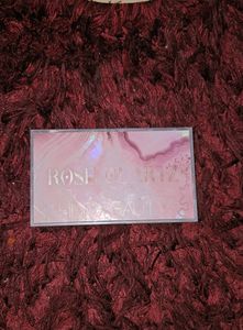 Huda Beauty Rose Quartz Eyeshadow palette