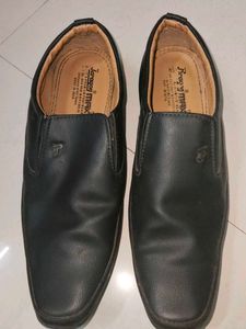Paragon Max Black Leather Formal Shoes