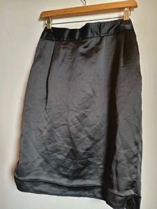 Van Heusen Size 32 Formal Black Skirt