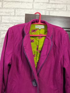 Women’s Coat With Double Cuts On Back