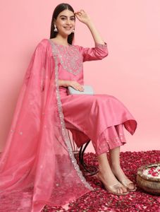 Vrede Vogel Women Silk Blend Kurta Pant Dupattaset