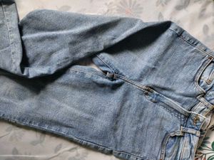 Straight Fit Jeans.. Fis Like A Glove