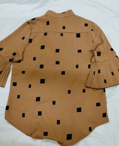 Square Print Brown Top (Size :-L)