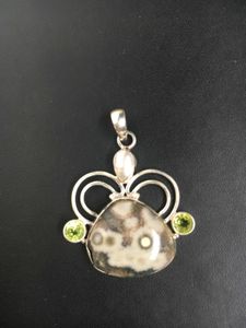 92.5 Agate Pendant Pearl And Peridot