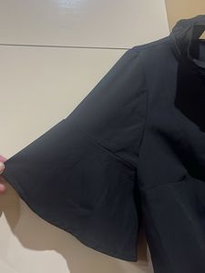 Kazo Ruffled Black Top