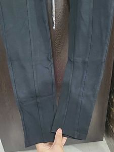 Chic Black Zip Detail Leggings