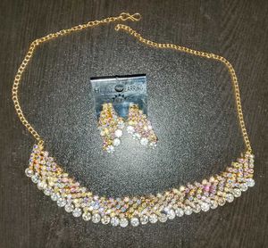 Yellowish-golden necklace and earrings set