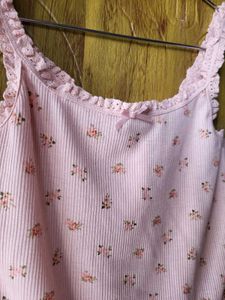H&amp;M Floral Lace Trimmed Crop Top/ SIZE-M