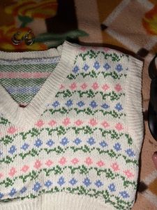 Floral Knit Sweater Vest
