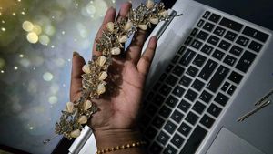 Bridal Hair Vine/Partywear Accessory/Hairband