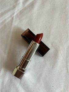 Orangish red lipstick