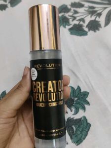 Makeup Revolution Fixing Spray