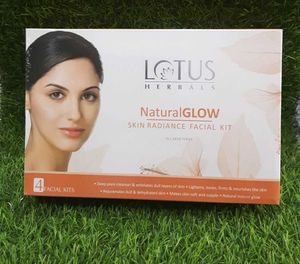 💥 Lotus Herbal Natural Glow Facial Kit 4 In 1