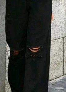 Black Ripped Jeans 👖