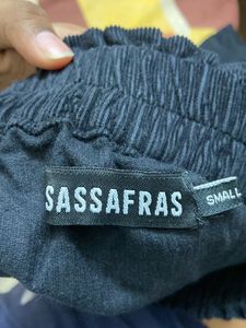 SASSFARAS Black Short Skirt