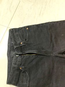 Effortlessly Sleek: H&amp;M Black Straight High-Waist