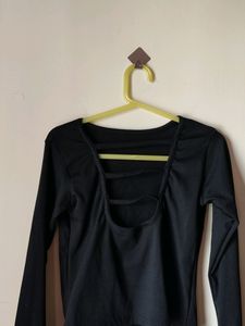 Black Full Sleeve Crop Top