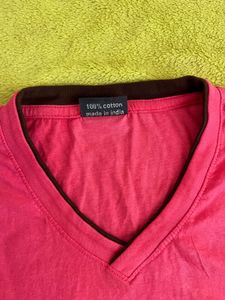 T-Shirt - V- Neck - CONFIDENCE