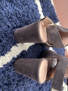 Grey Peep Toe Solid Heels👠