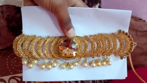 Necklace set with earrings and mangtikka