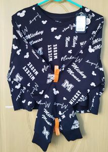Women&#39;s Disney Print crop Sweatshirt size XL