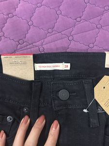Levi&#39;s Black Skinny Jeans