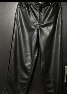H&M Black Leather Pant 🖤