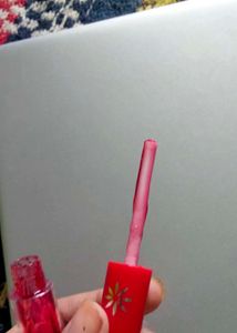 lip gloss translucent