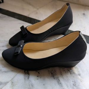 Black Wedges