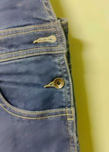 Benetton Denim Capris with Gallies. ✨