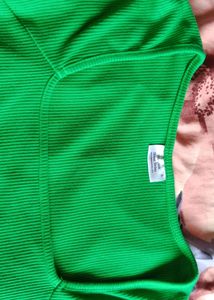 Fitted Crop Top🍀