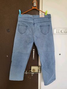 Light Wash Cropped Jeans