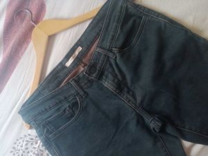 LEVI&#39;s Dark Wash SKINNY Jeans,Size-30