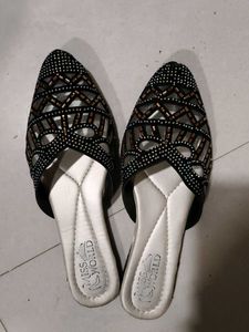 Stylish Black Flats