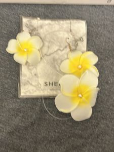 Floral necklace set