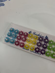 18 pairs of Floral studs