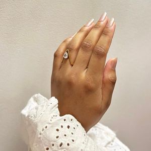 V-shaped Ring With Stone Anti-tarnish