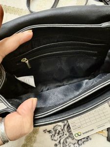 Vanheusen Chic Black Crossbody Bag