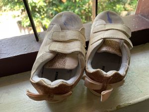 Girls shoe used