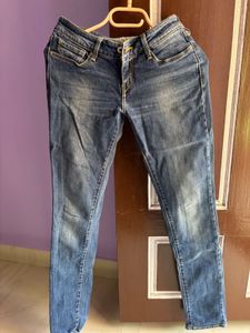 Levis Slim Fit Jeans