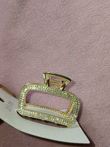 Korean Metal Clutcher