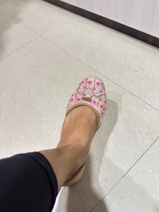 Baby Pink Juttis