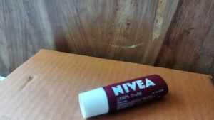 Nivea Lip Balm Berry Shine