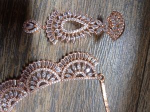 Beatiful Ad Necklace Set