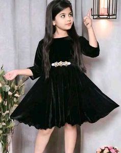 Black Velvet Girl&#39;s Dress