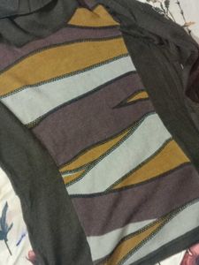 Abstract Turtleneck Top to