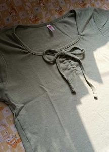 casual top with Tie Detail